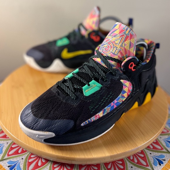 Nike Giannis Immortality 2 Youth 6Y/Women’s 7.5 Black DQ1943-002 Sneaker LIMITED - Picture 1 of 13